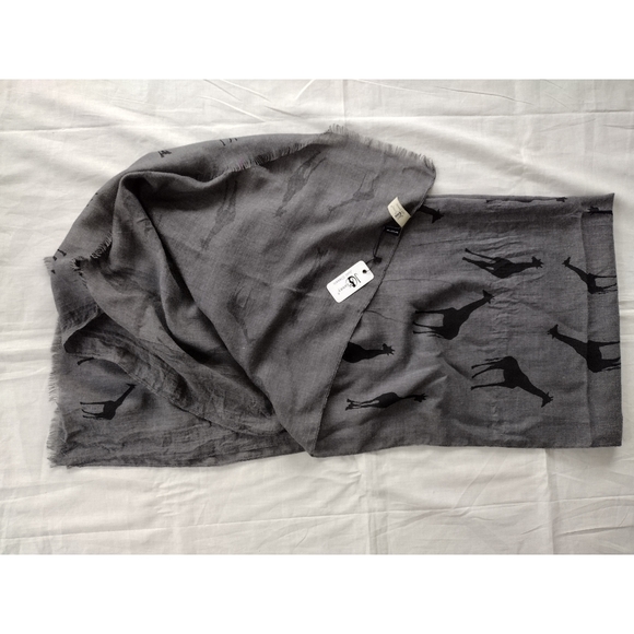 JC Sunny Gray Giraffe Scarf Wrap - Picture 5 of 6